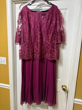 Elegant Lace Overlay Chiffon Dress in Deep Berry